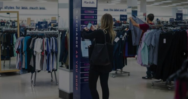 Estaciones de carga de telefonos para eventos comerciales en Panama | Mejora la experiencia del cliente en tiendas retail en Panamá con estaciones de carga de teléfonos personalizadas de Conexcity | Conexcity