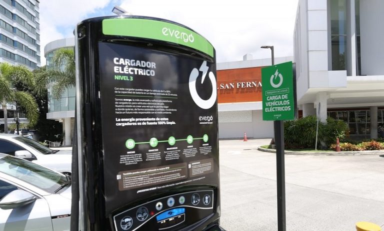 Estaciones de carga de vehículos eléctricos y estaciones de carga de teléfonos de Conexcity: El futuro de la movilidad y la conectividad en Panamá 1 cargadores evergo en panama conexcity estaciones de carga de telefonos en panama | Estaciones de carga de vehículos eléctricos y estaciones de carga de teléfonos de Conexcity: El futuro de la movilidad y la conectividad en Panamá | Conexcity